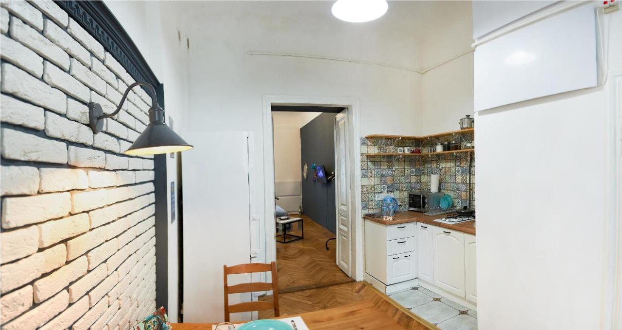 Stylish Apartments In The Center Lviv Ngoại thất bức ảnh